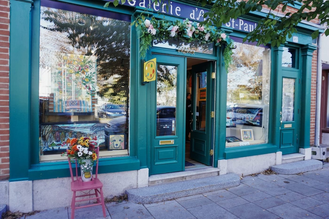 Devanture d'une boutique indépendante : le parcours client commence bien avant la porte d'entrée